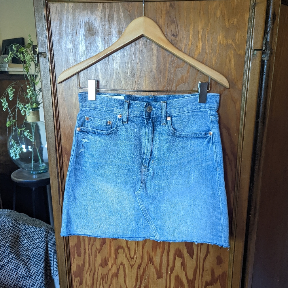 Gap Denim Skirt. size 26/2. NWOT.